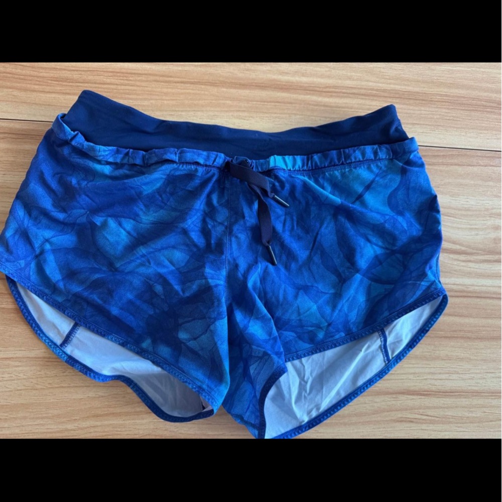 Lululemon  WOMENS BLUE SHORT ALTHLETIC SHORTS SIZE 6